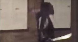 VIDEO Mahao mačetom na stanici u Londonu, srušili ga elektrošokerom